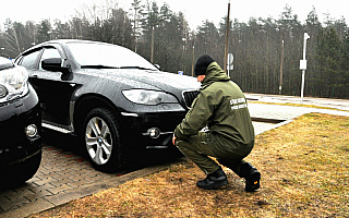 Straż graniczna odzyskała skradzione w Niemczech bmw. Warte 100 tysięcy złotych auto próbował przewieźć przez granicę Białorusin